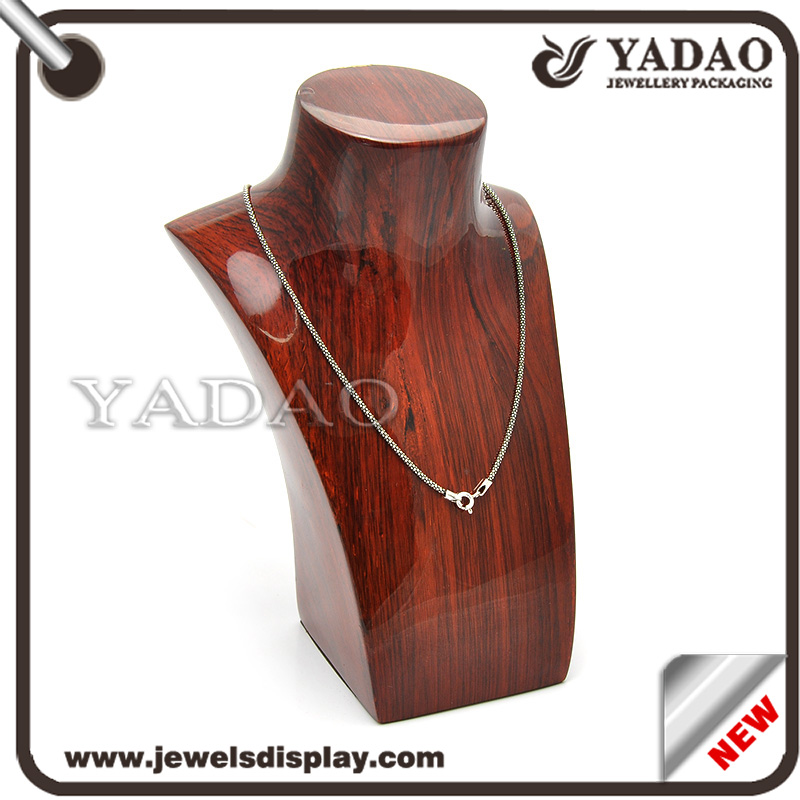 2015 di prezzi di fabbrica di alta qualità di Jewelry Display dell'esposizione dei monili del basamento in legno laccato del busto per il pendente e la collana Holder