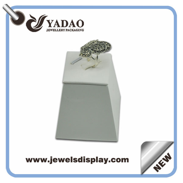 2015 Hot Fashion Square Cute Leather Ring stojan displej Držák šperky stojan pro podporu luxusních šperků