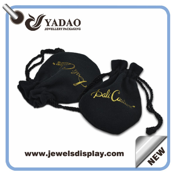 2015 nouveau design pochette de velours noir pour le paquet de bijoux avec cordon de serrage et le logo fabriqués en Chine