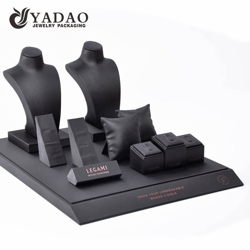 Зимняя новая серия Пользовательский черный комплект ювелирных изделий из кожзаменителя для ювелирной витрины и прилавка