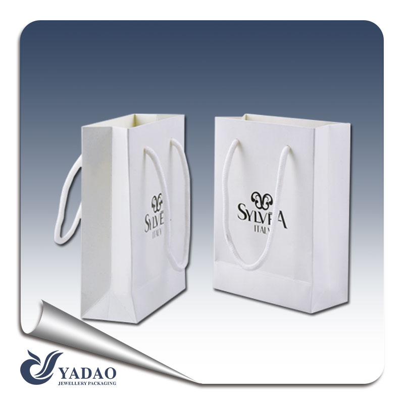 2017 nouveaux produits nouvelles tendance concevables style simple papier sac panier cadeau sac à main sac Chine fournisseur yama