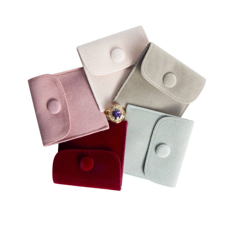 Bolsa de terciopelo de diseño de color personalizado 2020 con broche para pulsera brazalete collar pequeño Moq