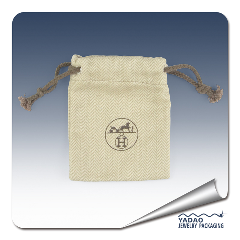 ロゴジュエリーベルベットギフトバッグを持つ魅力的なジュエリーディスプレイバッグ包装巾着ポーチが製造·