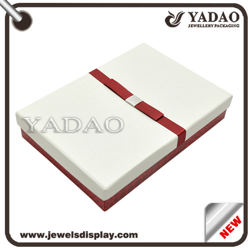 Schöne elegante kundenspezifische Größe Papier Verpackung Schmuck-Box mit roten Bogen-Knoten an der Spitze