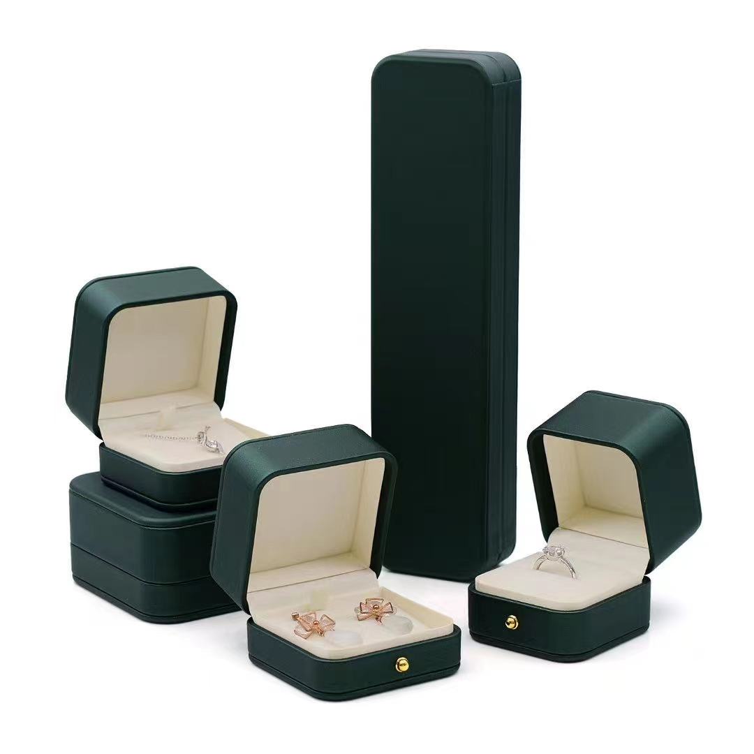 Bespoke luxury jewelry ring packaging leather button box for diamond wedding
