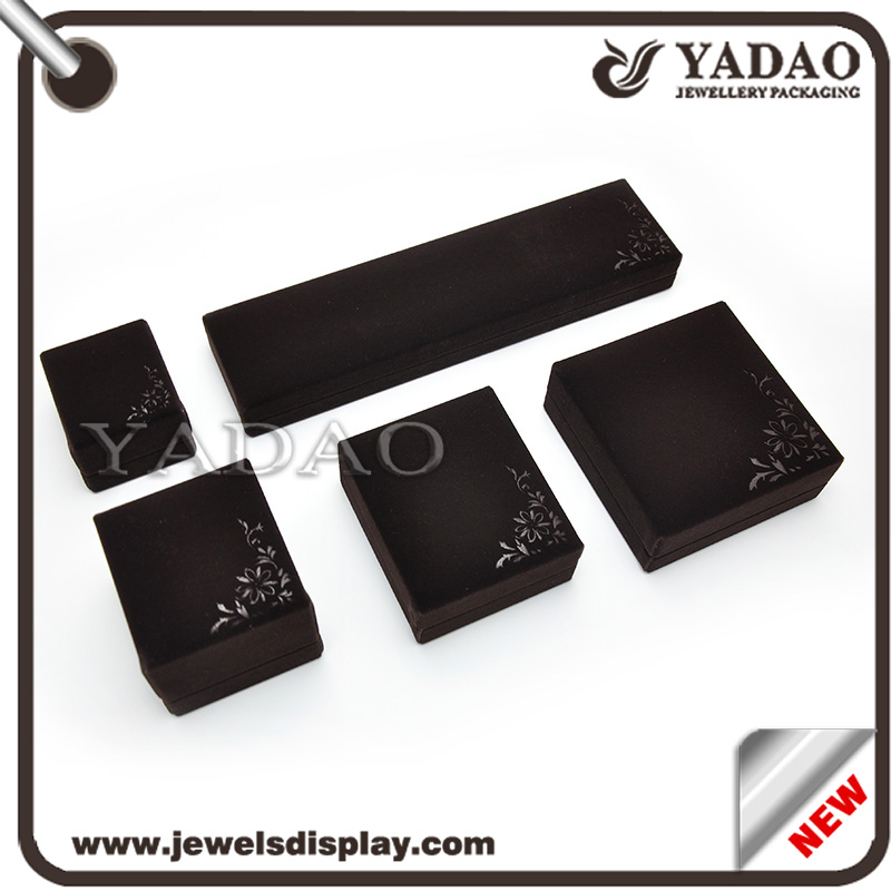 Des bijoux boîte noire en velours pour collier de bague bracelet boucle d'oreille fabriqués en Chine