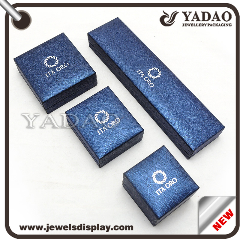 Caja de plástico azul anillo de la joyería con su logotipo