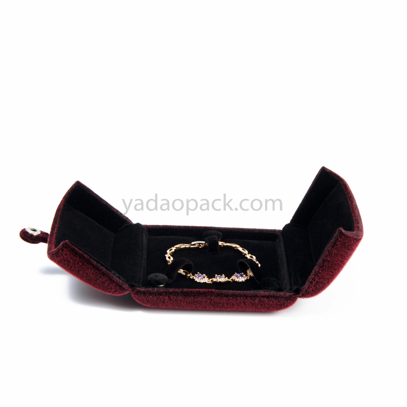 Bracelet box with ideal custom insert pad