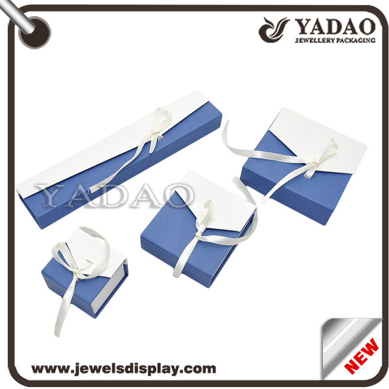 Caja de papel azul y blanco China Personalizado con la cinta de seda blanca para los anillos aretes collar y de embalaje caja de la joyería pulsera de regalo
