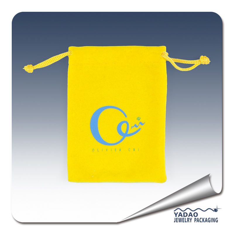 China Gelbe Farbe Samt Schmuckbeutel mit Schnur und Siebdruck-Logo Fabrik