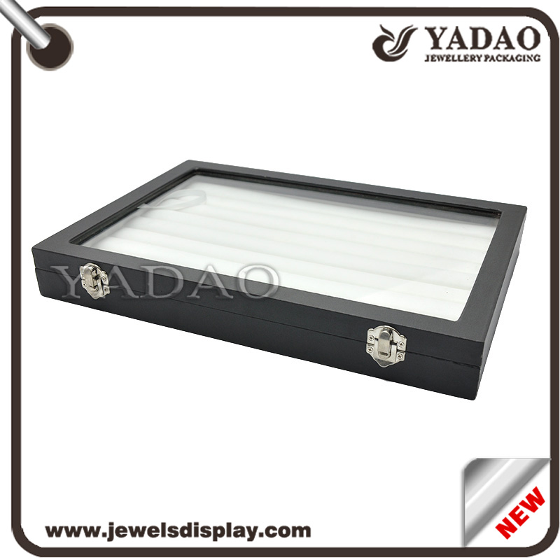 China factory of Stock white PU leatehr jewelry display trays with transparent plastic lid for jewelry shop and tradeshow storage ring show cases