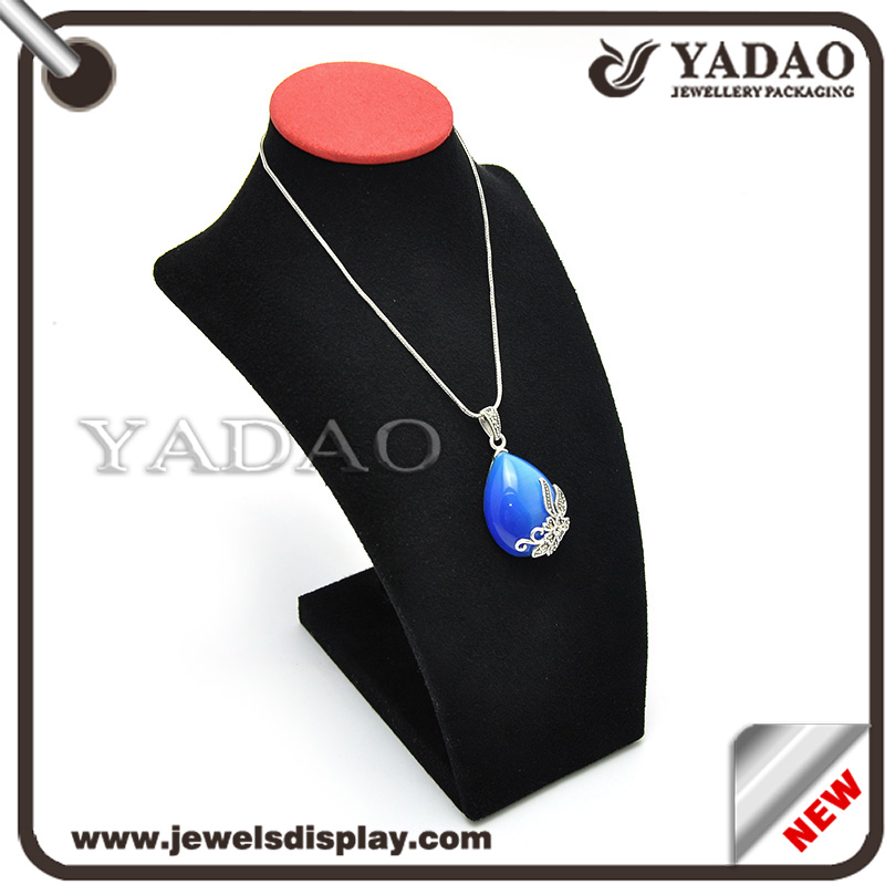 Proveedor de China vendedora caliente cubierta de terciopelo negro collar de la joyería de madera pantalla busto para joyería