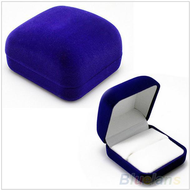 リングイヤリングブレスレットやネックレスの梱包と表示ベルベットのギフトボックスに設定された青いベルベットのジュエリーケースの中国工場