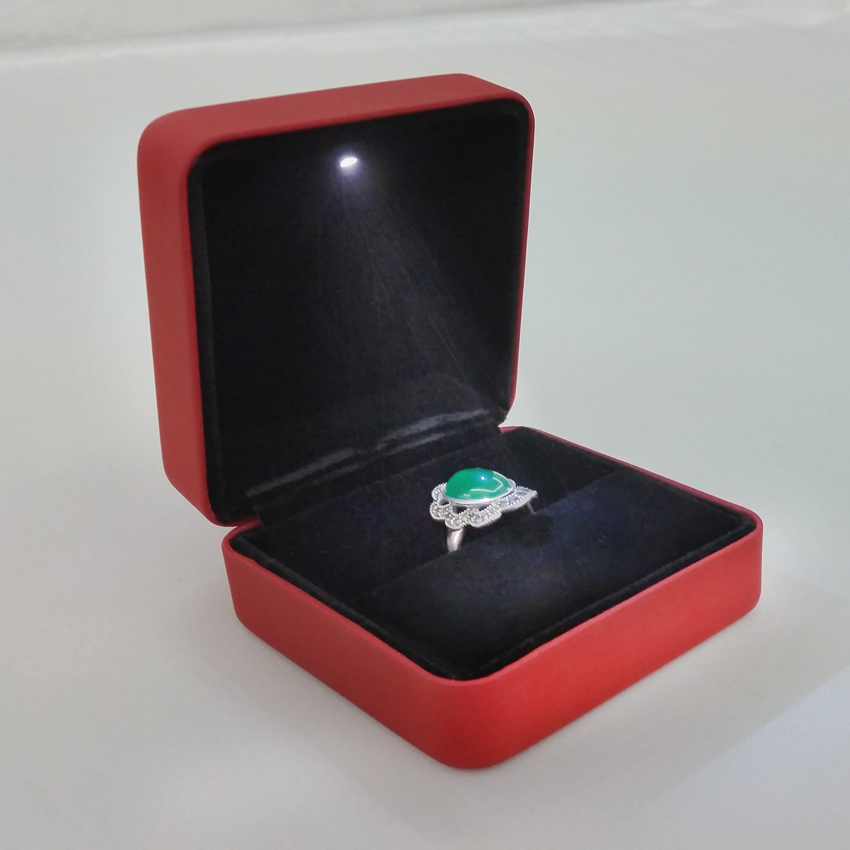 Chinese manufacturer of high class  leather necklace and pendants boxes for jewellery packing and display used in jewellery counter and window showcase with LED light