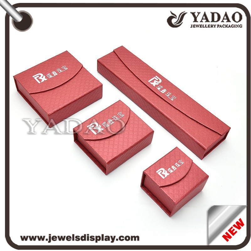 宝石の包装のための中国の特別な設計のlibライニング面の赤い紙箱
