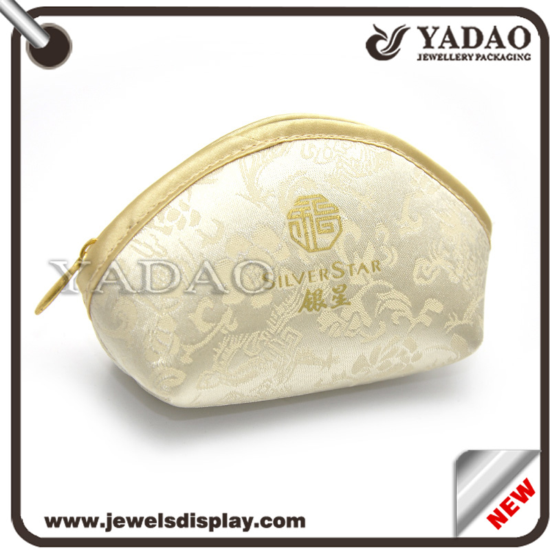 Chinês atacado barato pequeno e elegante bolsa de jóias seda para a jóia embalagem com zíper e belo padrão