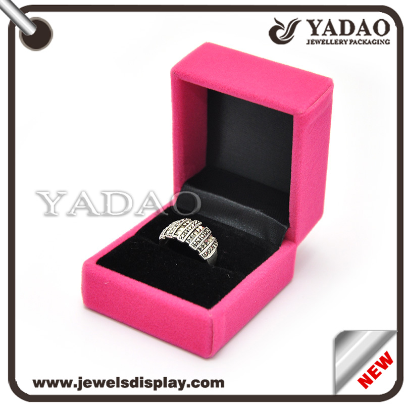 Casella personalizzata produttore di Jewelry Box Jewelry Packaging Design plastica Velevt coperto Luxury Box Confezione regalo Fornitore