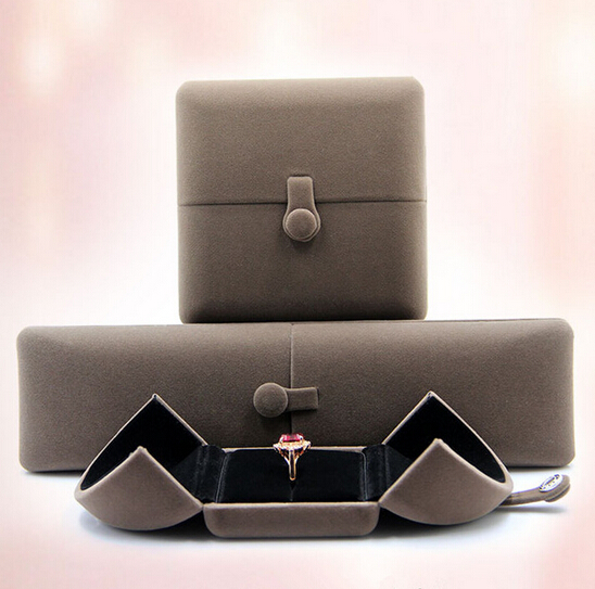 Boîte personnalisée Bijoux Cadeau / Box pour les bijoux / carton Boîte à bijoux vente chaude divers boîte en velours de style pour l'emballage de bijoux