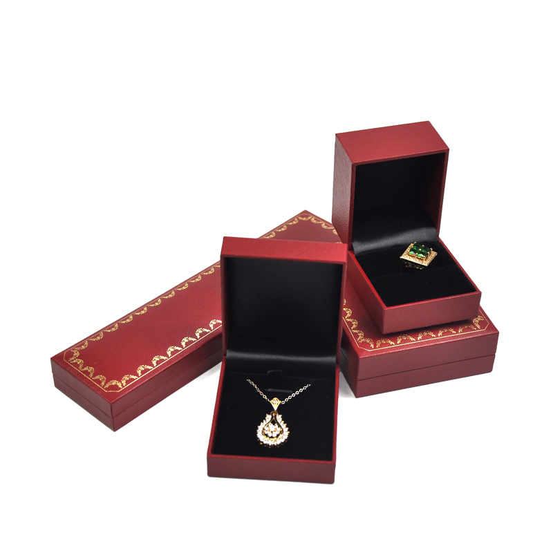 Boîtiers de bijoux personnalisés avec logo Emballage Boîte à bijoux avec insert pour Collier Carte de voeux de mariage en soie