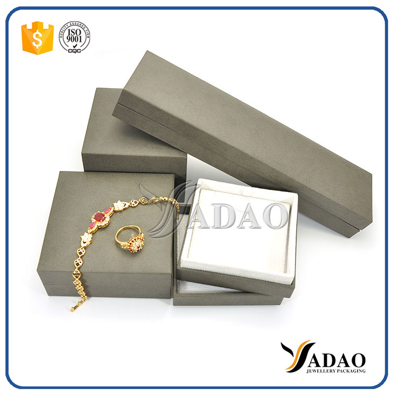 Logo personalizzato a buon mercato stampato Piccolo similpelle Paper Jewelry Box / anello scatola / collana scatola regalo Scatole per imballaggio all'ingrosso