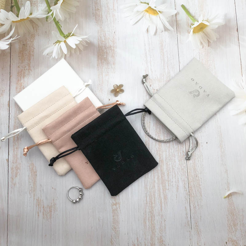 Logotipo personalizado Impresionado Peluche de algodón Velvet Bolsa de joyería de terciopelo suave Embalaje de regalo Paquete Bolsa de cordón
