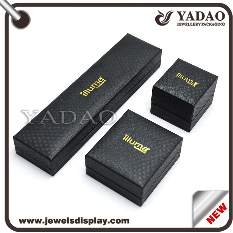 Personnalisé PU noir boîtes d'emballage en cuir avec le logo d'estampage à chaud d'or pour les bijoux et le stockage de cadeau et cotillons écrin