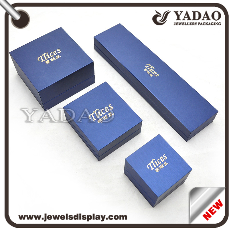 Προσαρμοσμένο μπλε PU κουτί δερμάτινο κοσμήματα με βελούδο ένθετο για σκουλαρίκια δαχτυλίδι κολιέ και βραχιόλι συσκευασία και κοσμηματοπωλείο πάγκο κόμμα ευνοεί δερματίνη κουτί