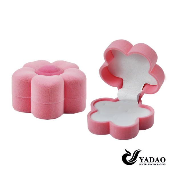 Couleur personnalisée et la taille boîte à bijoux de velours rose mignon fermeture flocage bijouterie boîte d'emballage boîte de bague gros