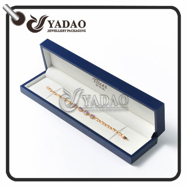 Caixa pulseira de papel de couro sintético sob medida com cor personalizada e seu logotipo impresso.