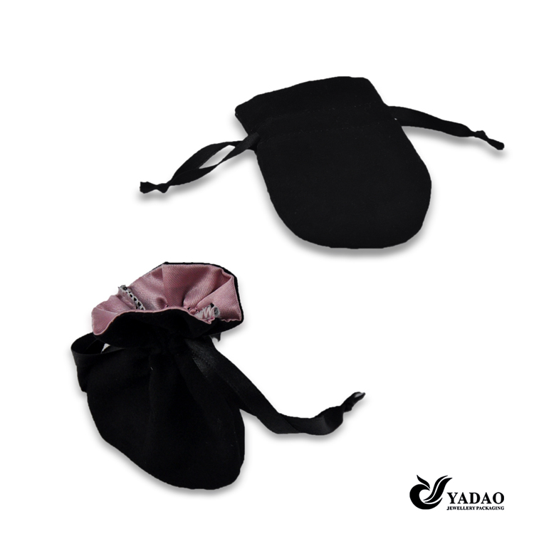 Sachets imprimés personnalisés noires en daim bijoux, sacs de bijoux de suède sachets sacs avec des cordons noirs et de la soie rose à l'intérieur de gros