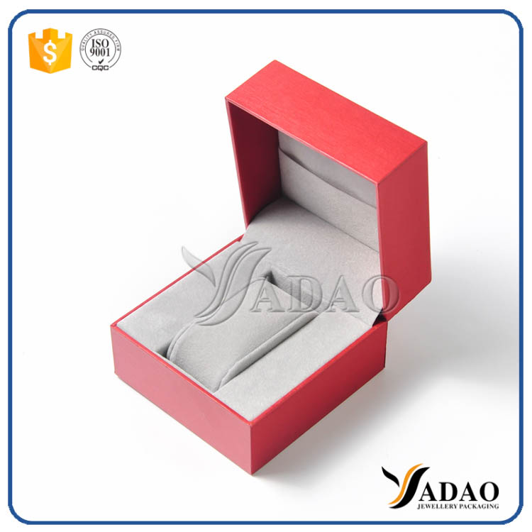 OEMODM velkoobchodní přizpůsobit červeným sametem plastové šperky set patří prsten/náramek/přívěšek/náhrdelník/řetězec/hodinky/mince box