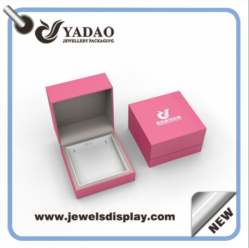 Elegantní barevné logo vytištěno na horní obalech šperků přívěšek box