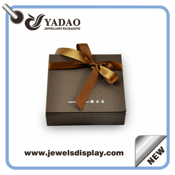 Caja de papel de embalaje elegante joyería de encargo con el logotipo de la pantalla y cinta de color oro
