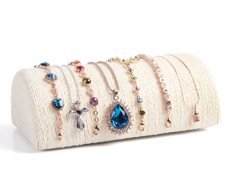 Elegante legno cilindro di visualizzazione collana bracciale base di semi con vari materiali per la copertura del display del contatore gioielli