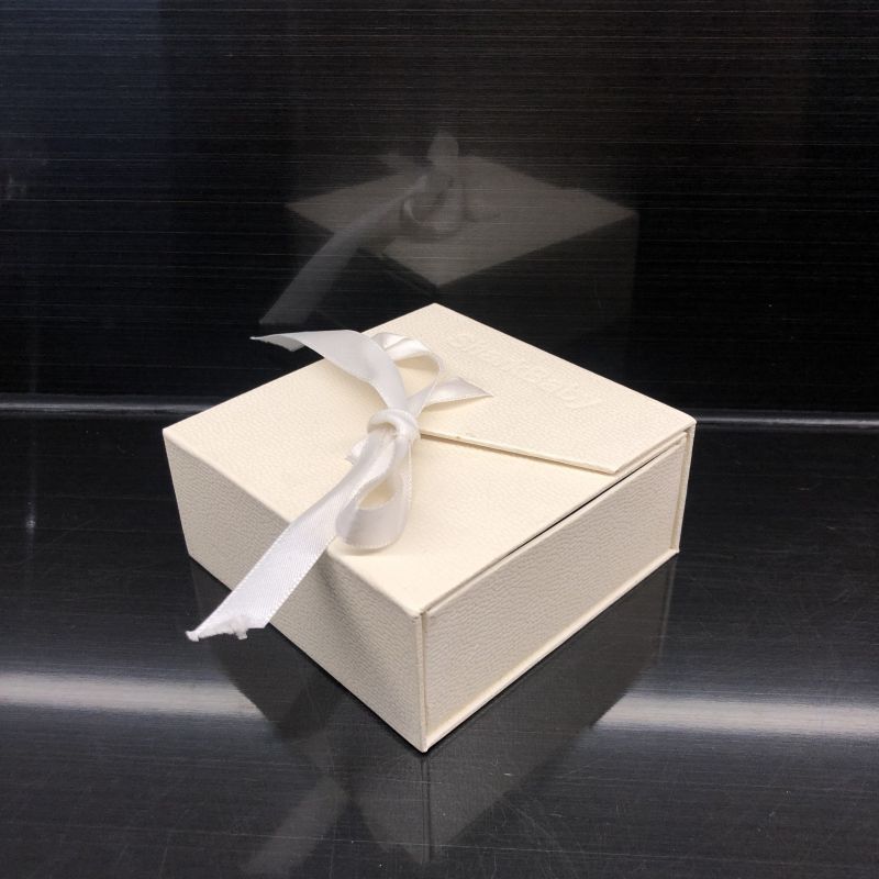 Elegant white textured paper cardboard packaging jewelry box sponge insert ribbon tie