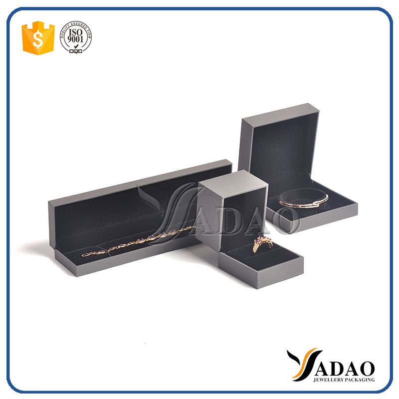 luz Europea gris caja de embalaje del diseño simple para las colecciones de joyería caja de regalo de visualización de alta gama Customd