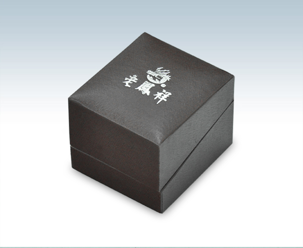 Preço de fábrica caixa de presente prata couro hot stamping anel com a inserção de veludo branco