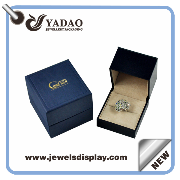 ファッション小さな青いリングボックス、リングパッキンケース、宝石店のカウンターや窓のためのホットスタンピング金のロゴ入りリング宝石箱