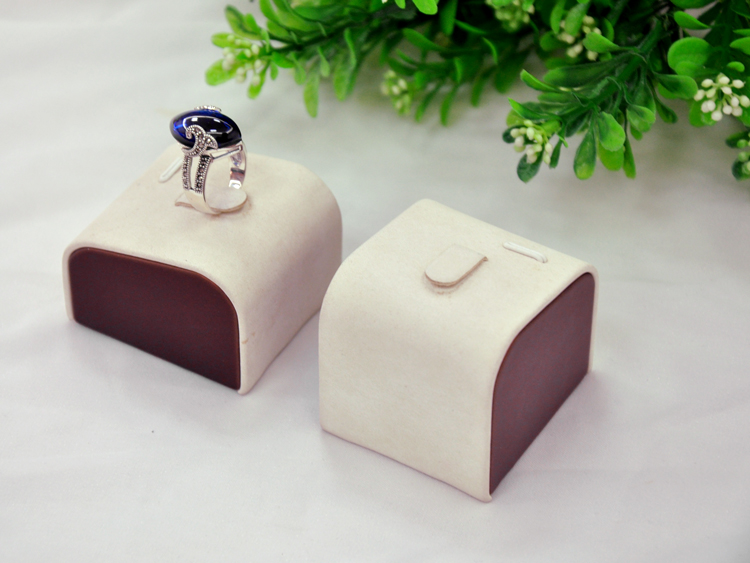 Fashion leather jewelry display for ring display stand made in China