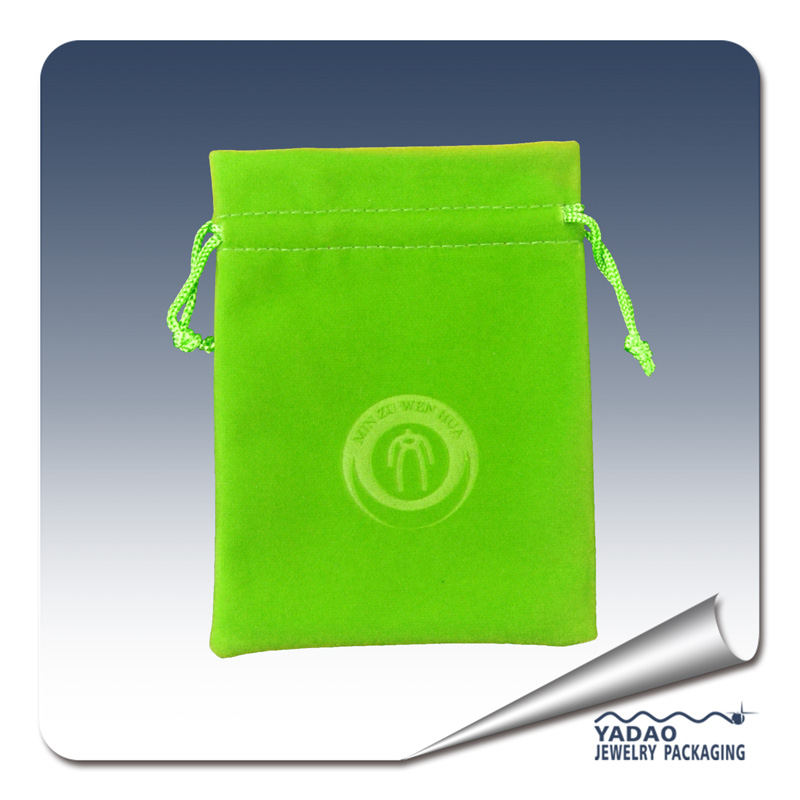Buona qualità 2014 più nuovo sacchetto di velluto verde per il pacchetto di gioielli con lo spago e il logo made in China