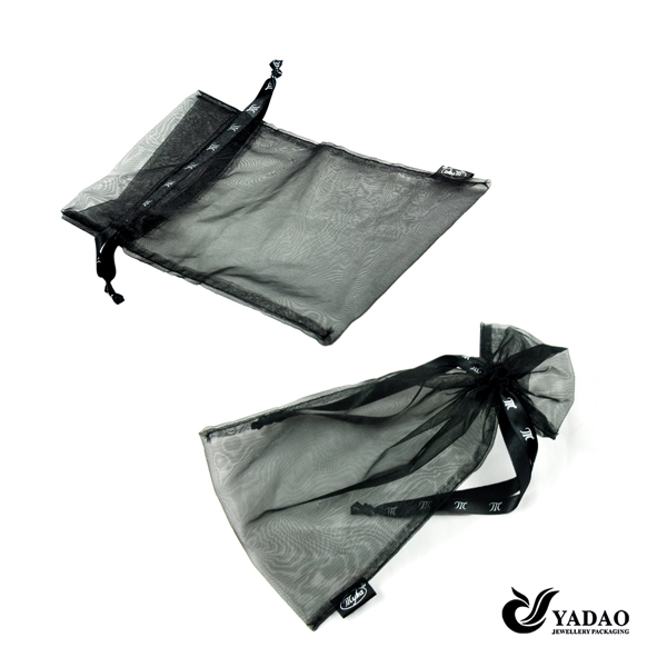 Gute Qualität 2015 neueste black silk Beutel für Schmuck-Paket mit einer Schnur und das Logo Made in China