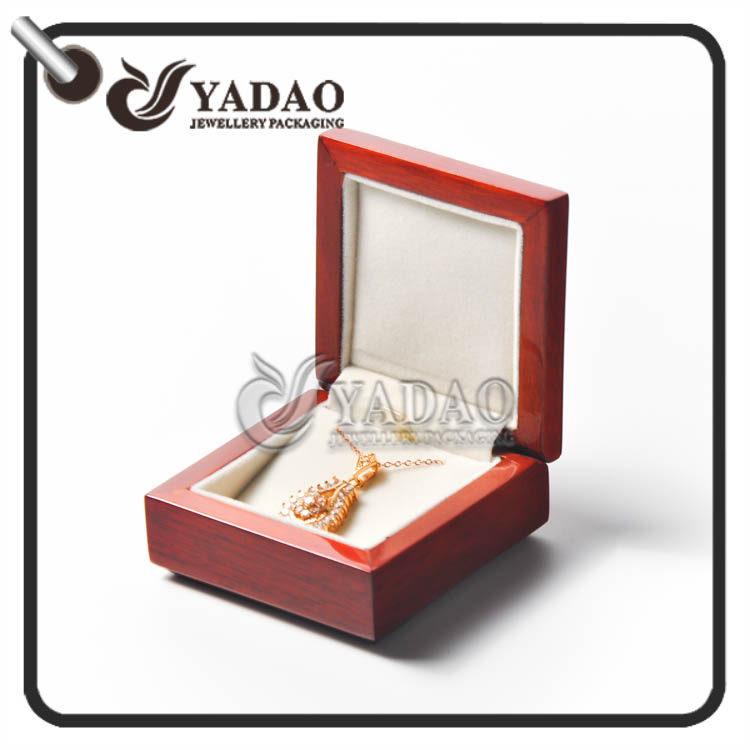 El paquete colgante de lujo hecho a mano de la caja de madera personalizada del collar hizo por Yadao.