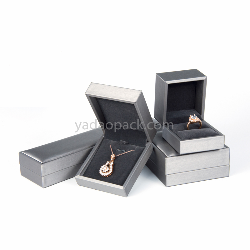 Handmade luxury leather jewelry box for customized color with good craft