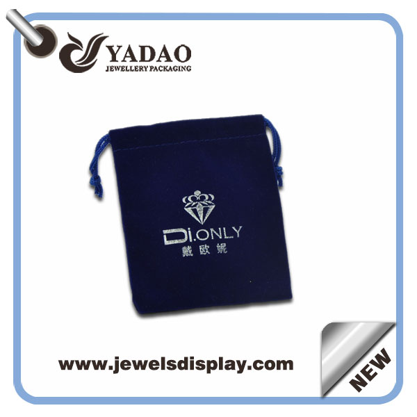 Azules gruesas bolsas hechas a mano oscuras joyas de regalo, bolsas de embalaje de la joyería, bolsos de la joyería de terciopelo con estampado en caliente de plata con el logotipo y las muestras de encargo