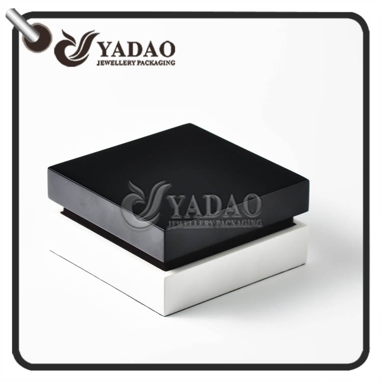 Handmade wooden bracelet box with shiny finsh black lid and white base quite hot selling in JCK.