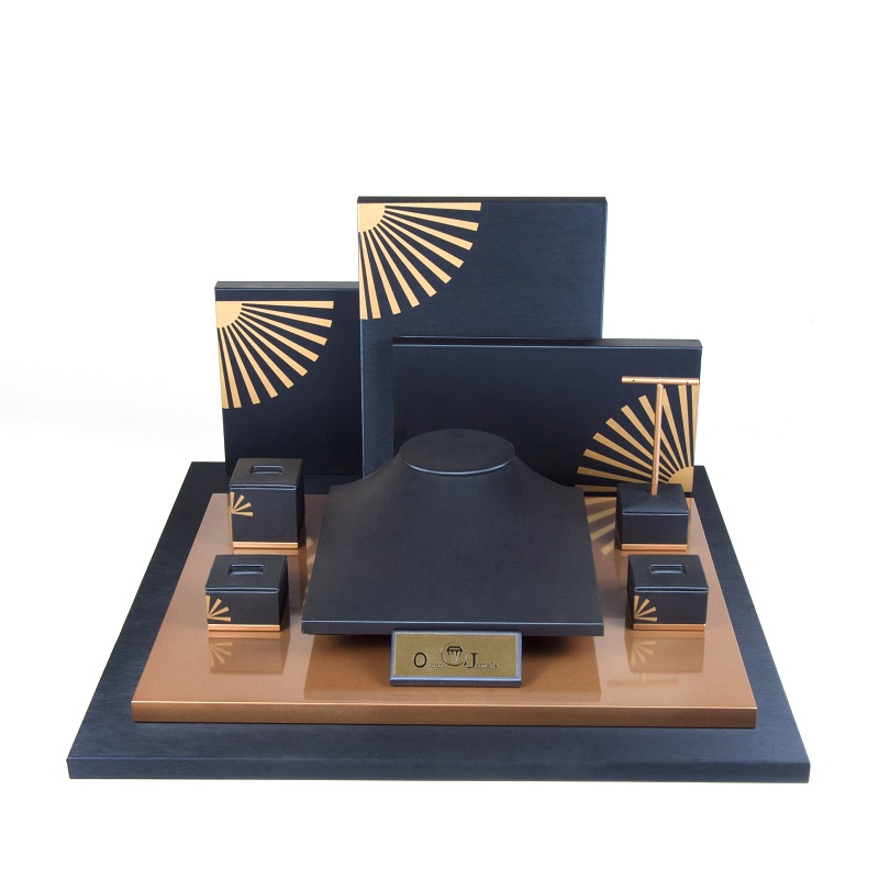 High Quality Luxury PU Leather Jewellery Display Stands Set Wooden Jewelry Display Set