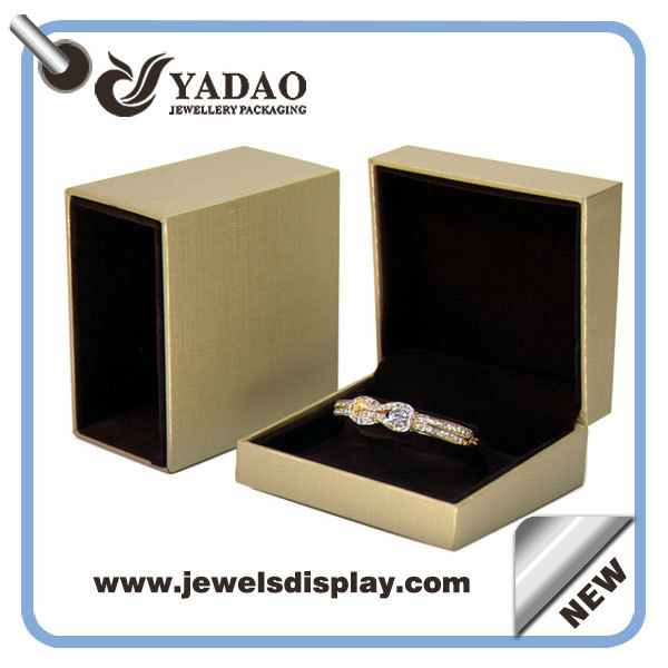 Embalagem caixa caixa de jóias laca alto brilho com o punho