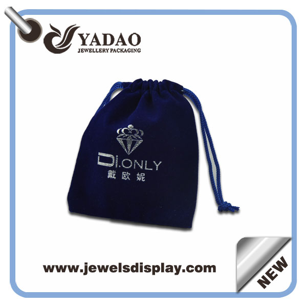 宝石の梱包用の青いひもを持つ高品質なダークブルーの宝石のベルベットのポーチバッグ