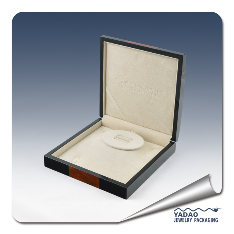 Vysoce kvalitní černé dřevěné ring box šperkovnice na šperky dárkové krabičky z yadao v Číně MTH002