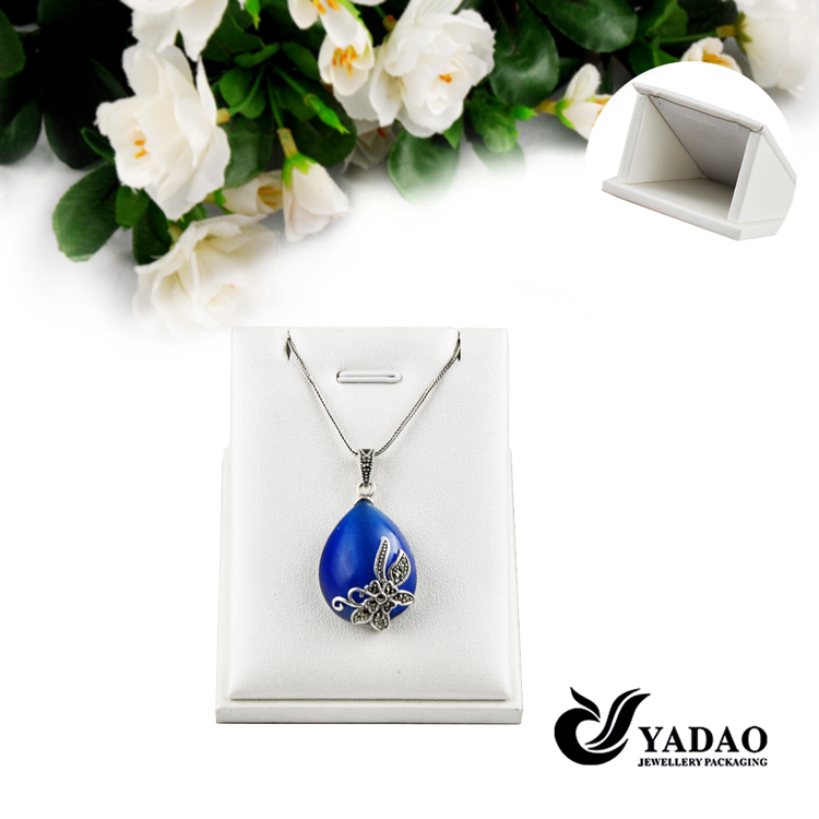 中国で作られた宝石類のための高品質のファッション白PUレザー宝石のペンダントディスプレイスタンド